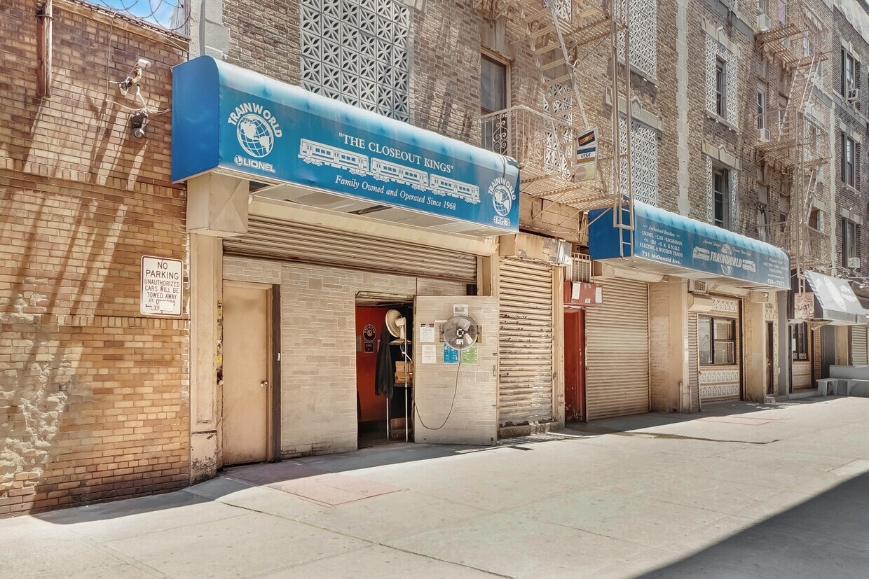 Foto del edificio - 751 Mcdonald Ave