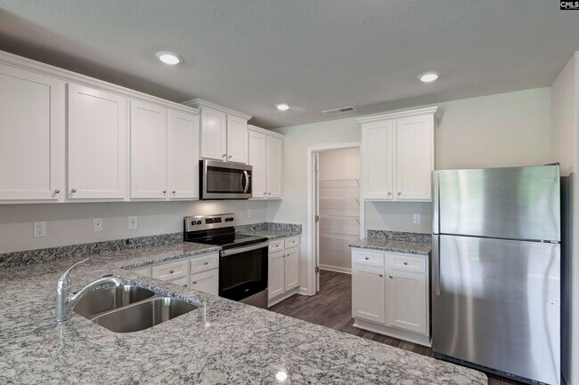 Building Photo - 807 Red Berry Ln