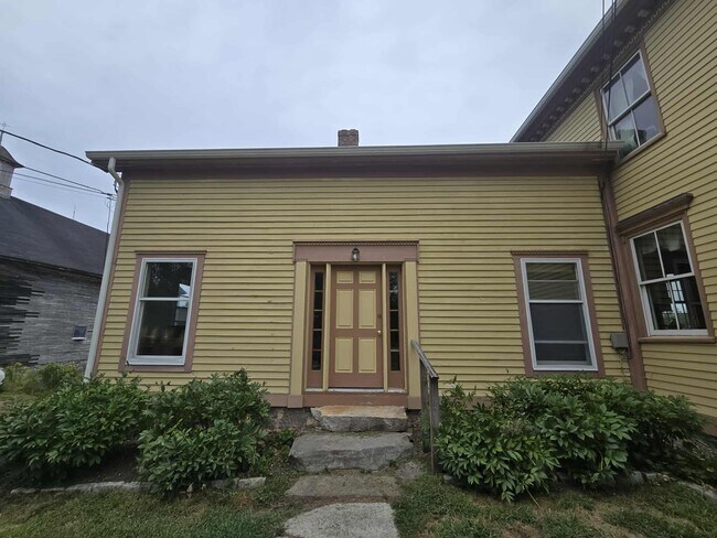 Building Photo - 806 Forside rd