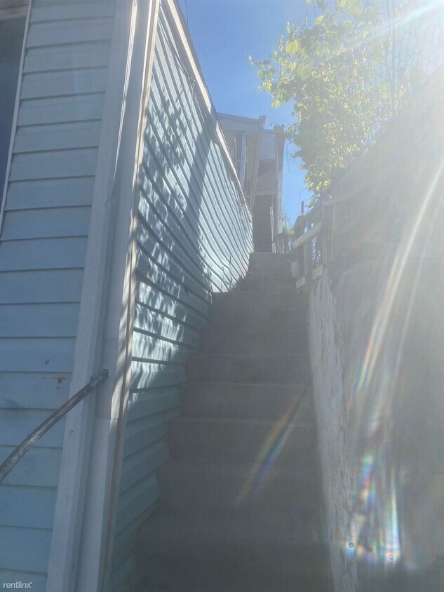 Primary Photo - 3 br, 1 bath House - 27 Hawthorne Ave