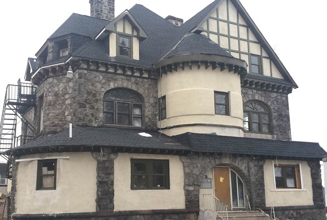 Building Photo - 1250-1260 Hill Rd