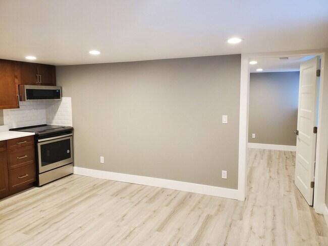 Foto del edificio - Recently Remodeled One Bedroom in Goose Ho...