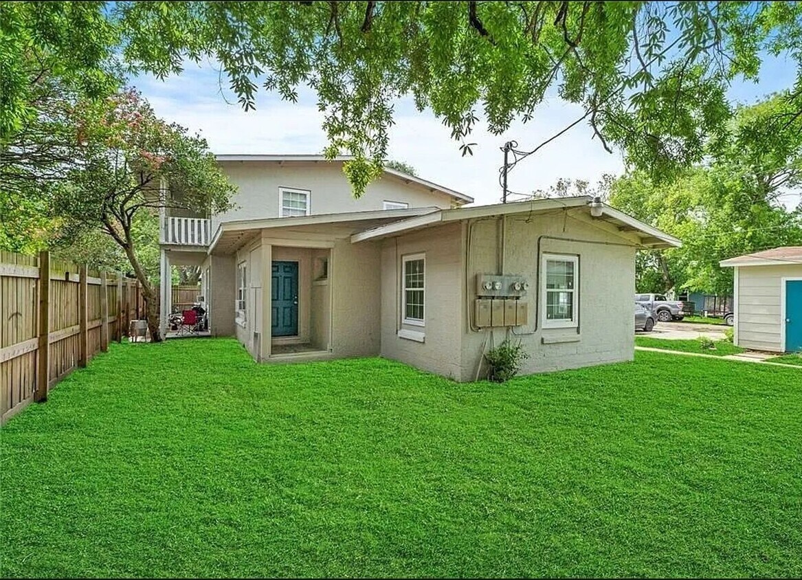 Building Photo - 818 3rd Ave N