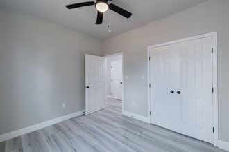 Building Photo - 936 South Ln