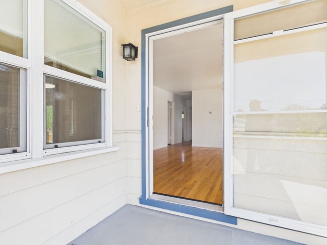 Foto del edificio - Del Rey Oaks Charmer for Rent