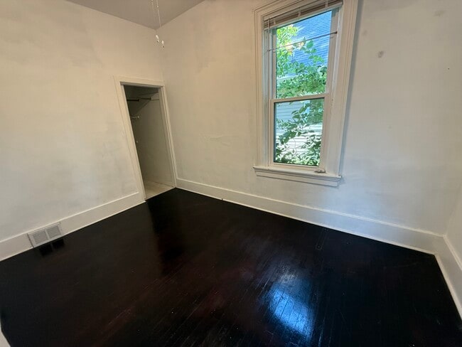 Building Photo - 238 N Booth St