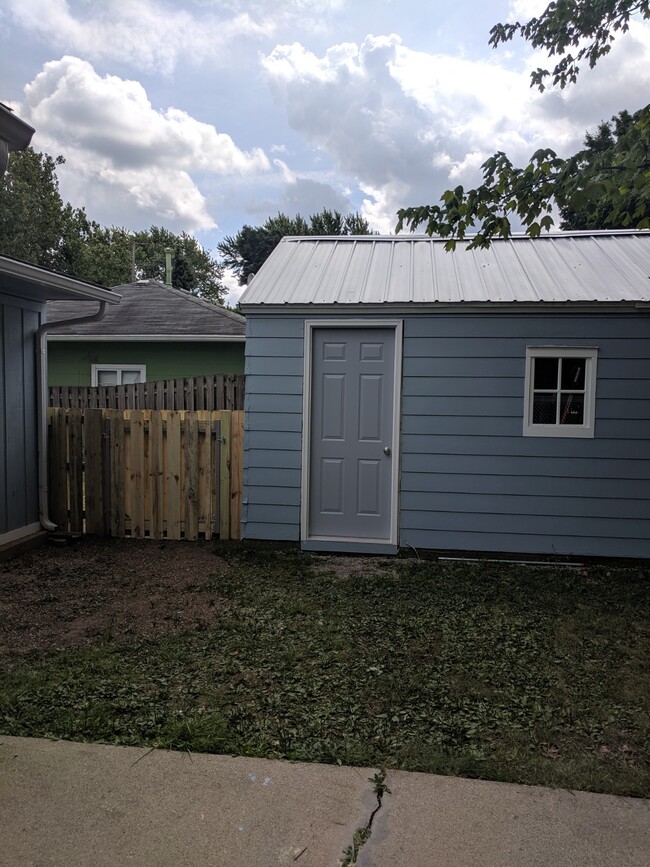 fenced in backyard with 1.5 car garage - 3030 KONKLE ST