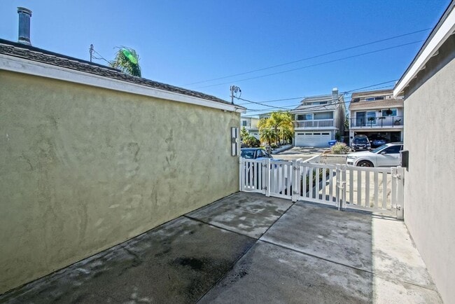 Foto del edificio - BEAUTIFULLY REMODELED, REDONDO HILLS HOME ...