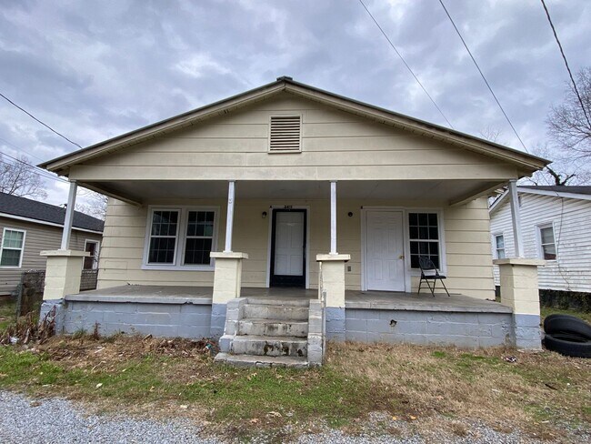 Building Photo - 2415 Maple Rd SE