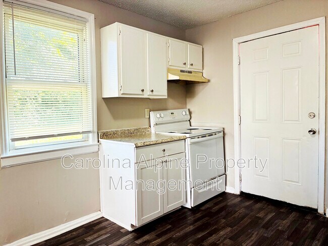 Foto del edificio - 249 Scruggs St