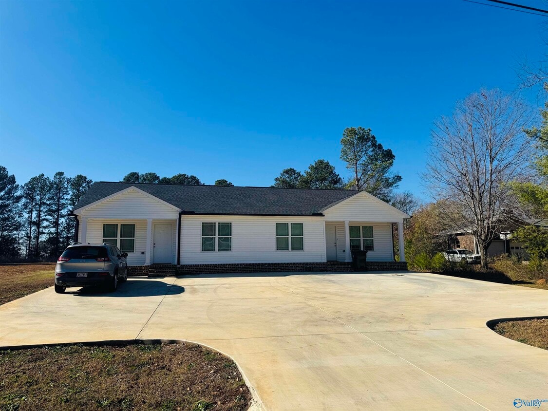 Primary Photo - 104 Richard Brown Rd