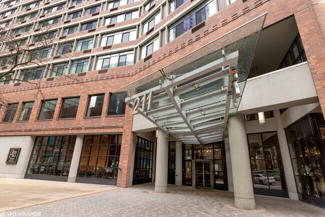 Foto del edificio - 211 E Ohio St