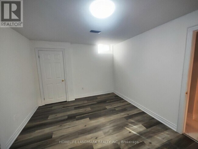 Building Photo - 5 Southvale Dr