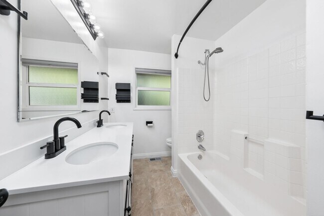 Foto del edificio - Charming 2-bedroom, 1-bathroom in Roseville