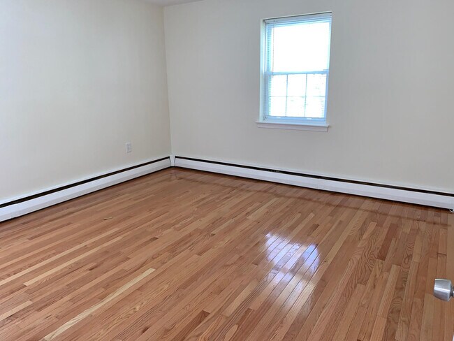 Main bedroom - 132 Cricket Ave