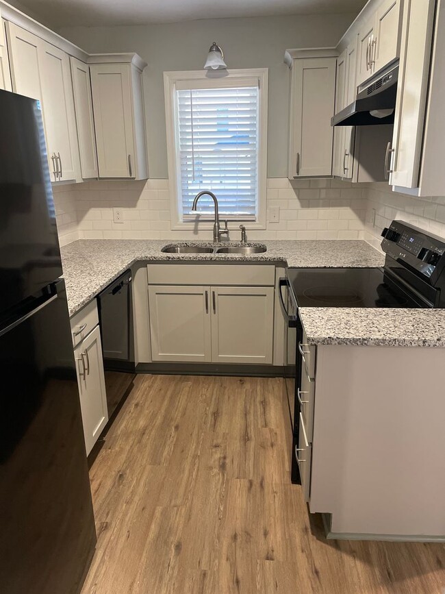 Building Photo - 126 Turner St