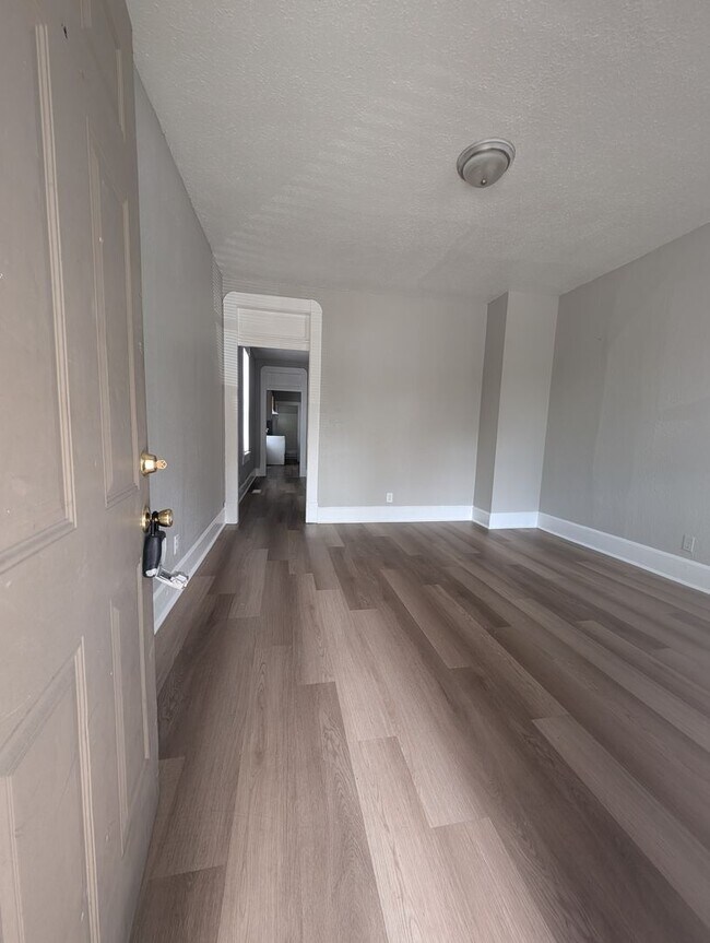 Photo - Charming 2 bed/ 1 bath Duplex Apartment