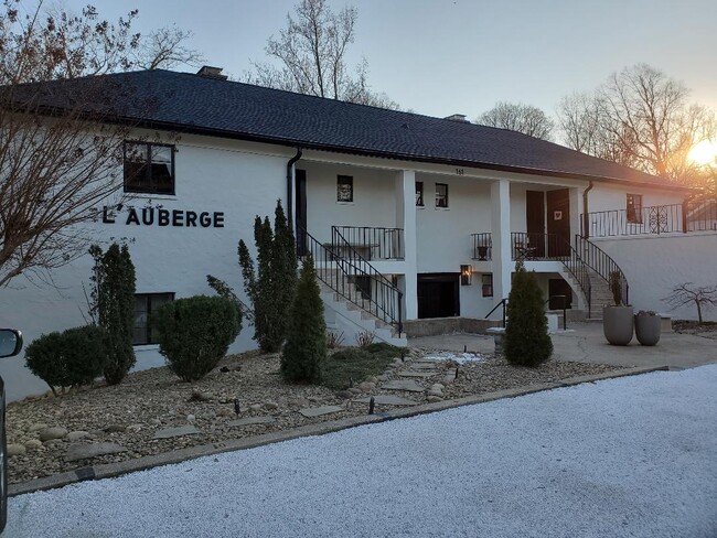 Encantador - 161 Melrose Ave