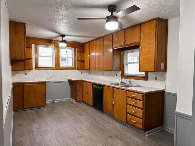 Building Photo - 222 W Union St