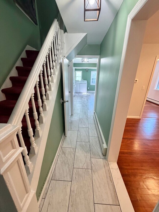 Foto del edificio - FOR RENT: Charming Remodeled Arts & Crafts Home in Monticello