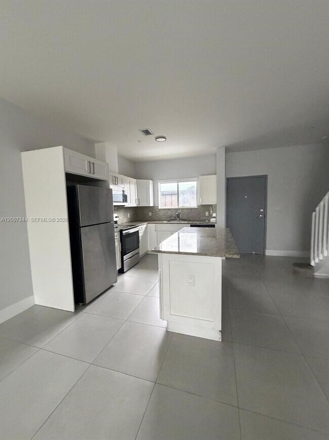 Foto del edificio - 381 E 50th St