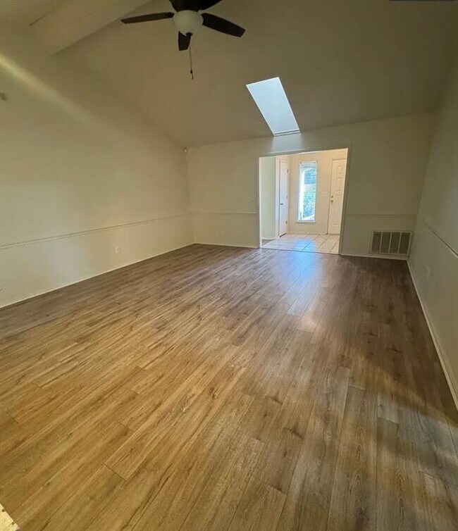 Foto del edificio - 1448 E Briarcliff St
