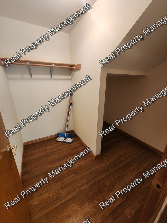 Building Photo - Two Bedroom Crown Point Condo