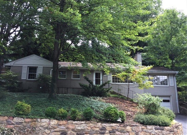 Front View - 3120 Stoneridge Rd SW