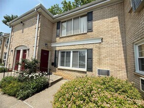 Building Photo - 250 Beechwood Ave