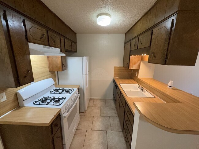 Foto del edificio - 2210 Silverway Dr