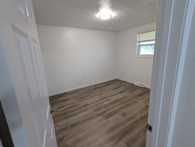Bed 1 - 633 Mark Dr