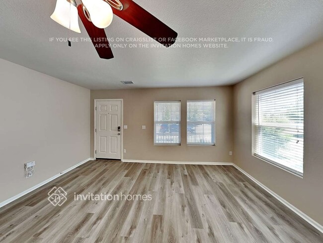 Building Photo - 3770 Dinosaur St