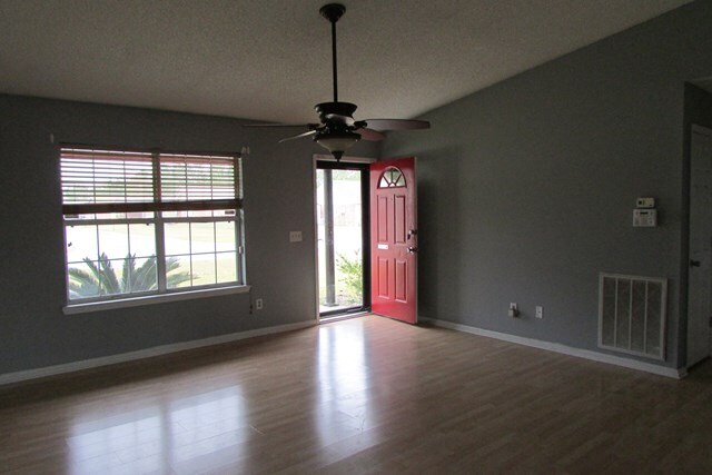 Building Photo - 850 Lyndsi Ln