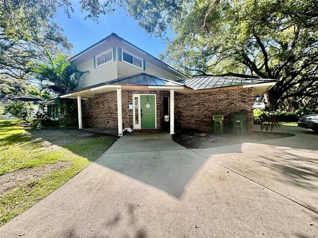 Foto del edificio - 6812 Arbor Oaks Dr
