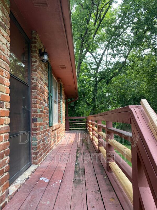 Building Photo - 4017 Sanders