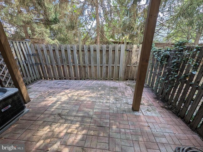 Foto del edificio - 11465 Log Ridge Dr