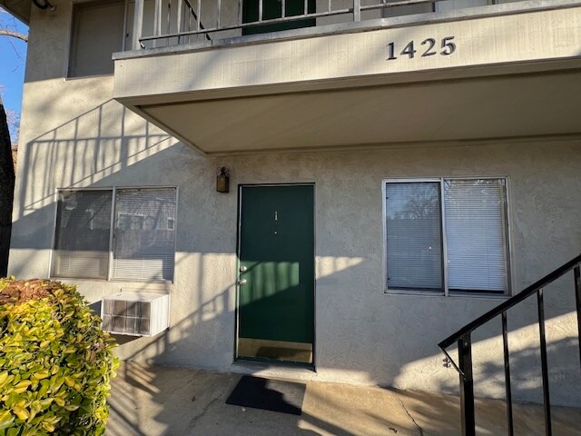 Primary Photo - 1425 Locust St