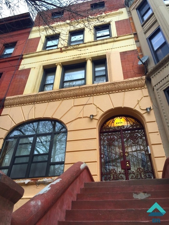 Foto del edificio - 1367 Dean St