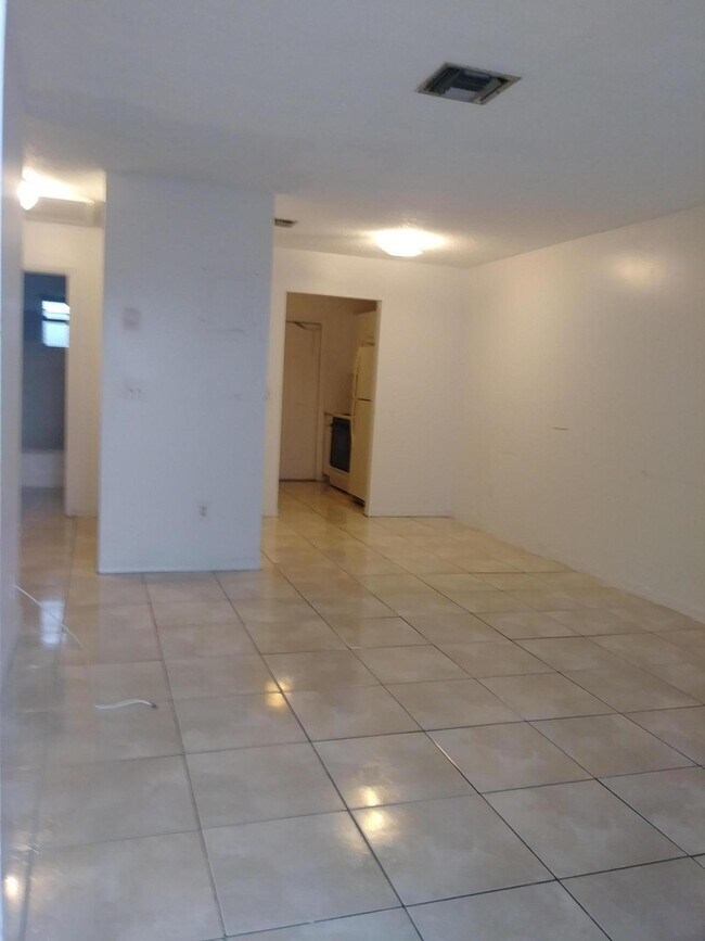 Foto del edificio - 1259 W 37th Ct