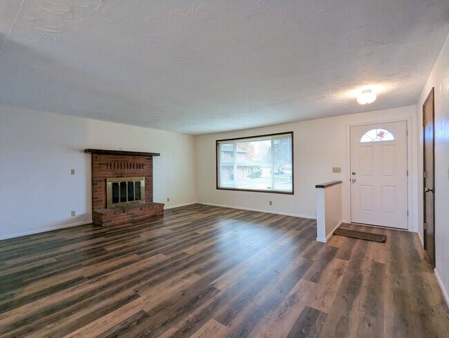 Building Photo - Great 3-Bedroom, 2-Bath Home In A Cul-De-Sac!