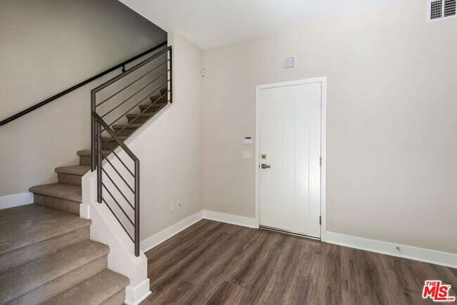 Foto del edificio - 2753 Waverly Dr