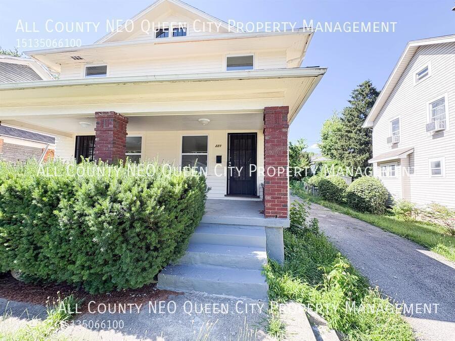 Foto principal - 221 W Parkwood Dr