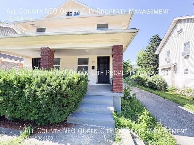 Photo - 221 W Parkwood Dr Apartment