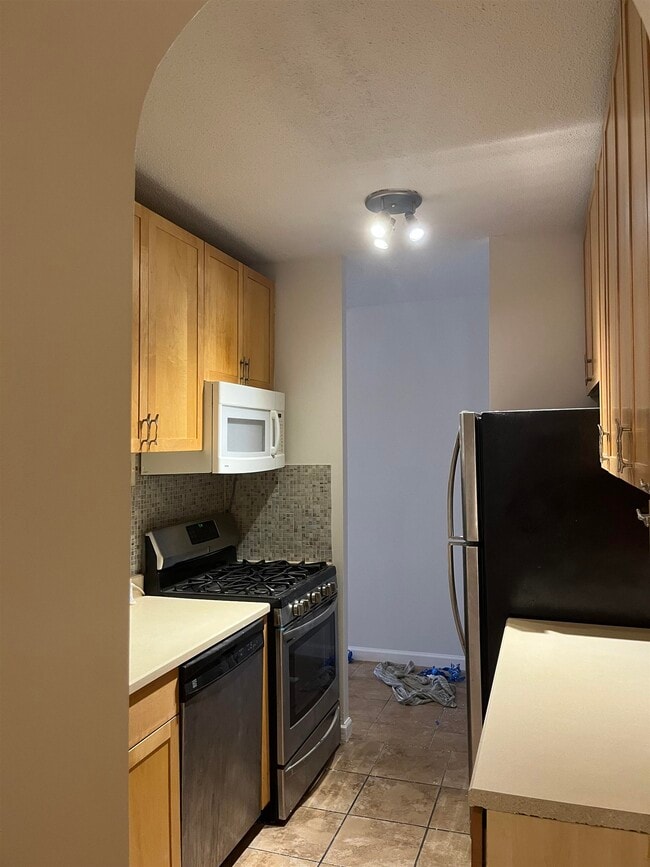 Building Photo - 7004 BLVD E