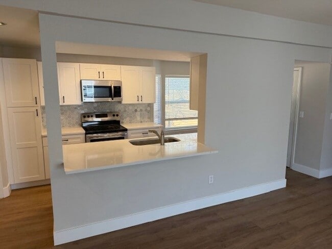 Building Photo - Application pending***Do Not Apply***Spacious 2/2 Condo in Sable Point within gated community