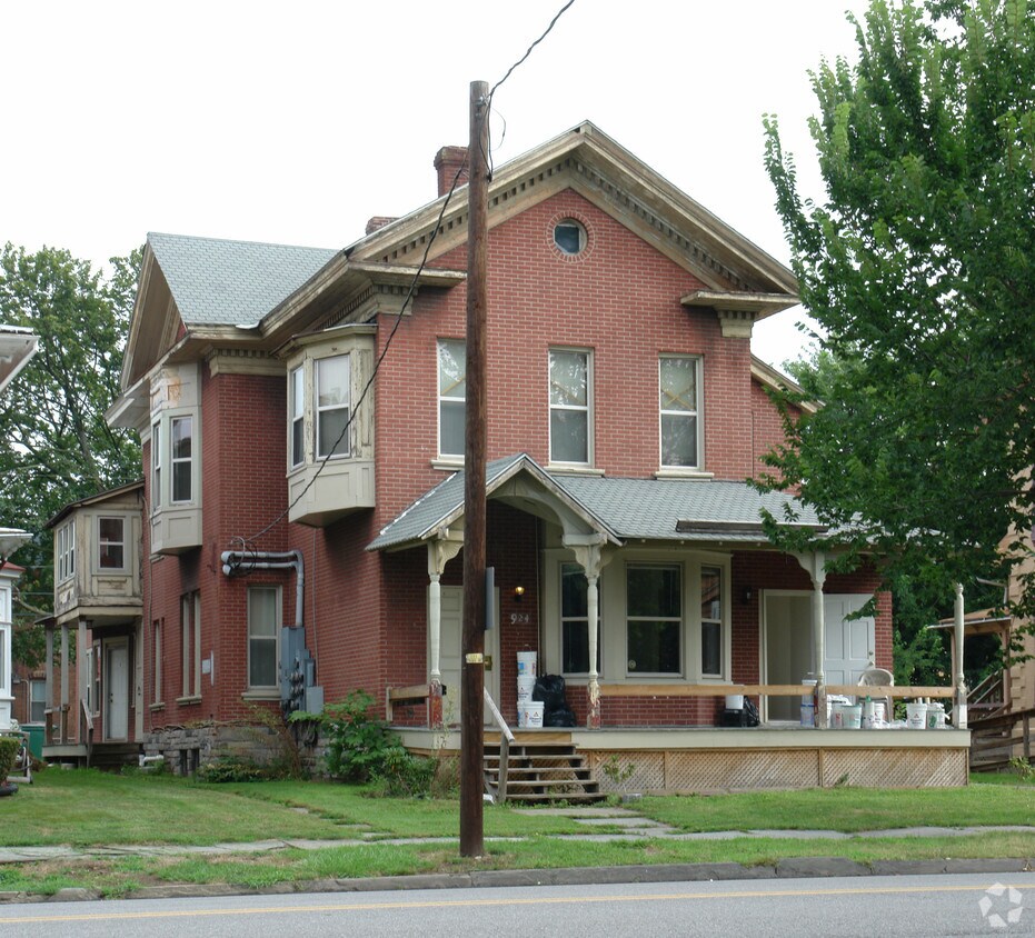 Primary Photo - 924 W 3rd St