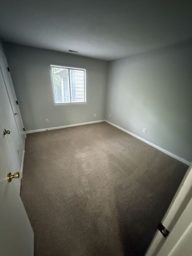 Building Photo - 2 bd 1 ba