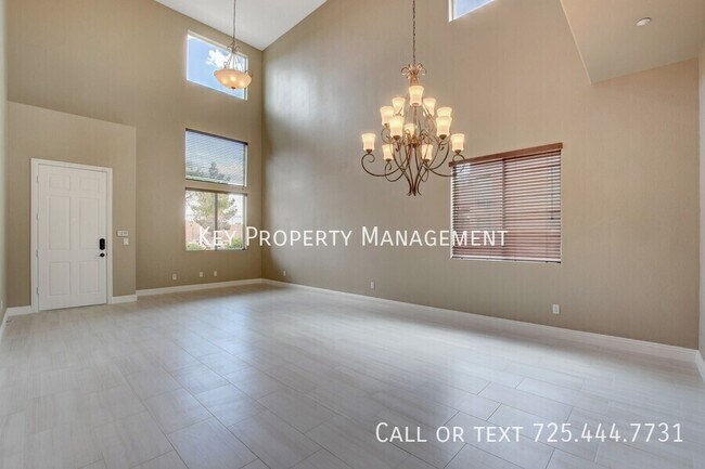 Foto del edificio - UPGRADED 4 BR PLUS DEN WITH POOL AND SPA I...