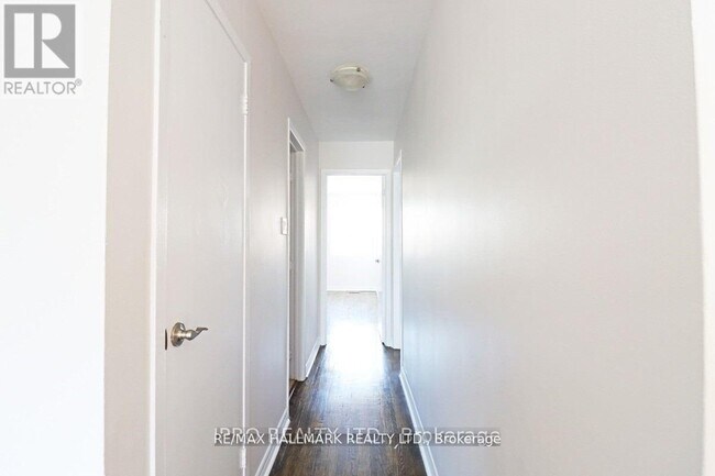 Photo du bâtiment - 1237E Woodbine Ave