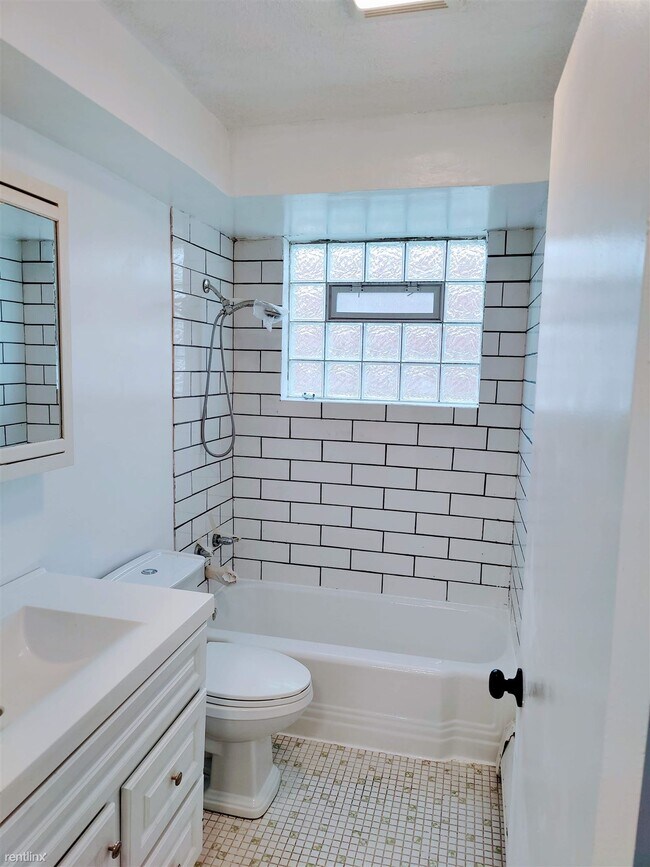 Foto del edificio - 1 br, 1 bath 4plex - 910 Elder Road 1N